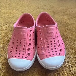 6C girls native sandals, gently worn but still in great condition!